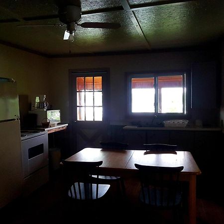 Marble Lake Lodge Cloyne Zimmer foto